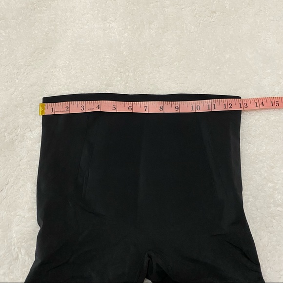 Spanx OnCore mid-thigh shorts - Picture 7 of 9